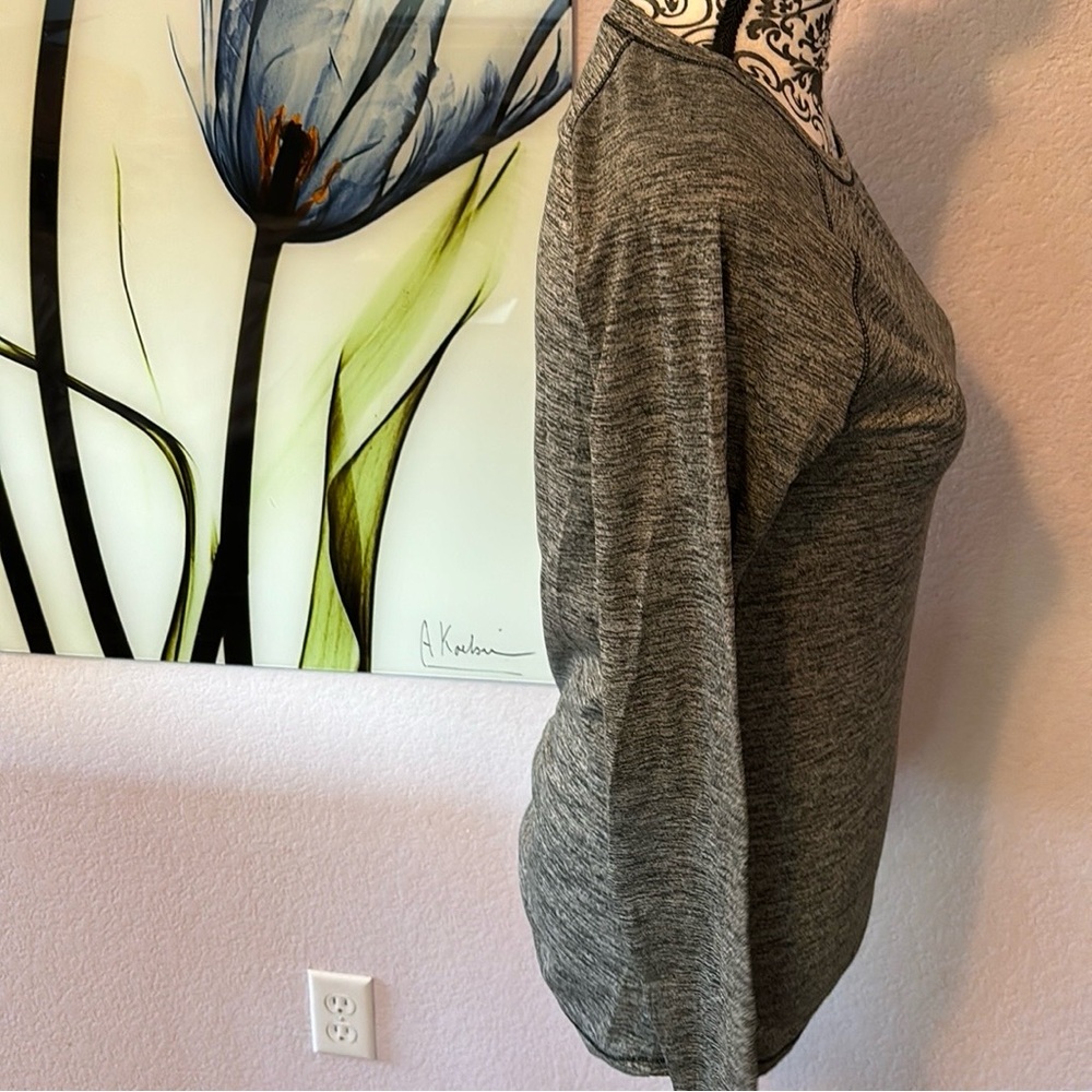 shirt size small - Picture 2 of 4